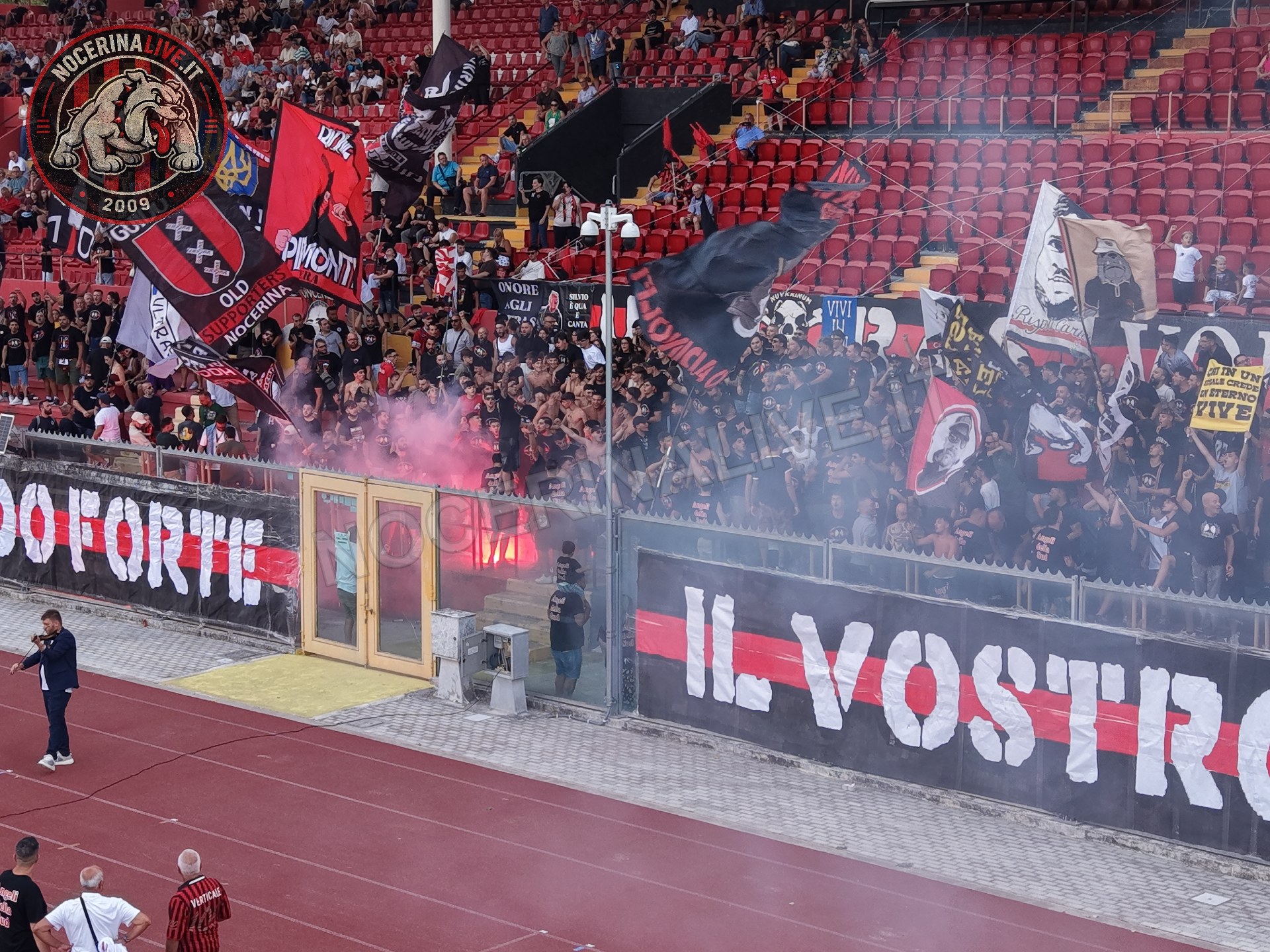Fotogallery – Angeli della Sud: il San Francesco si illumina nel ricordo degli ultras scomparsi