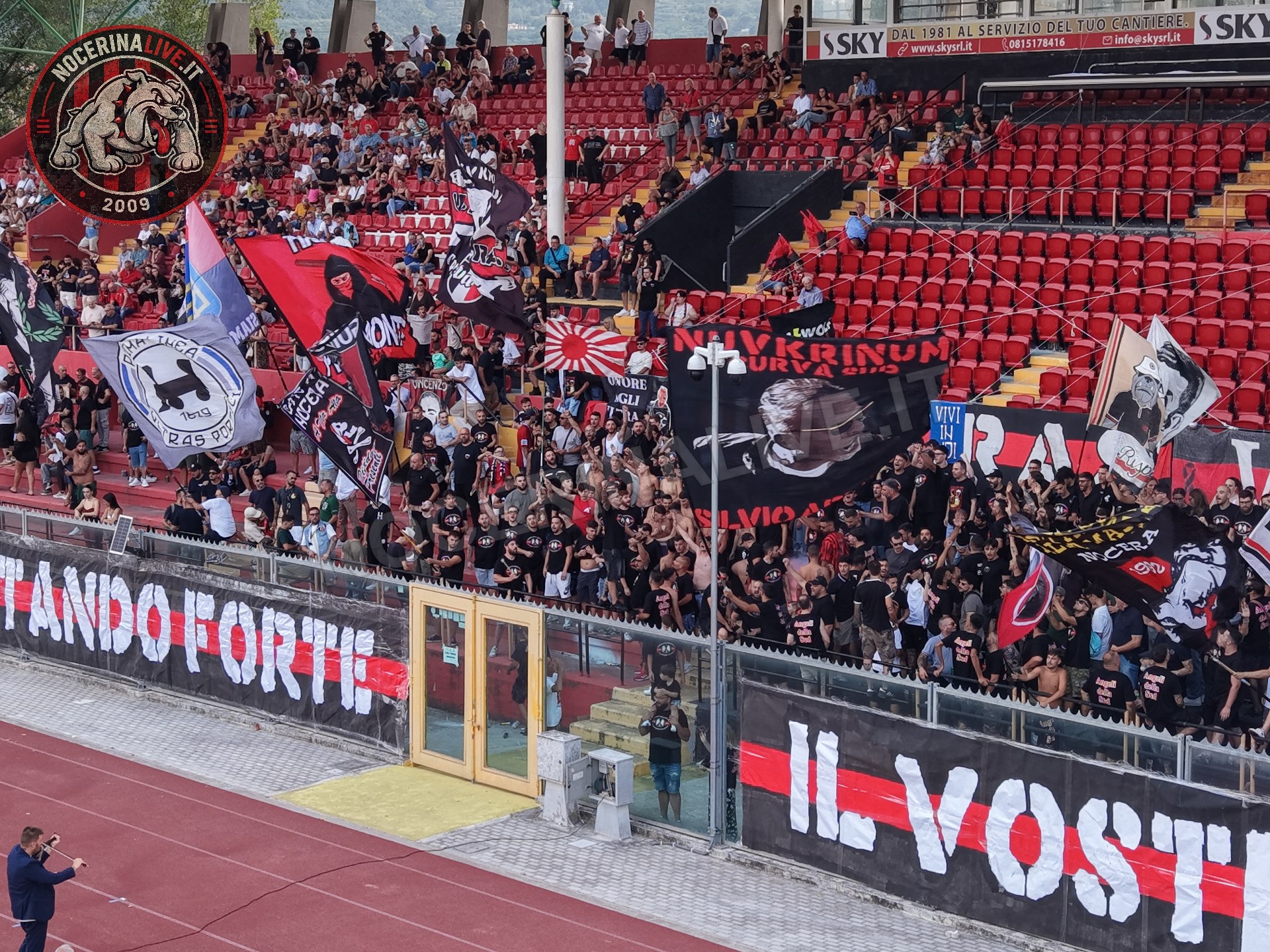 Fotogallery – Angeli della Sud: il San Francesco si illumina nel ricordo degli ultras scomparsi