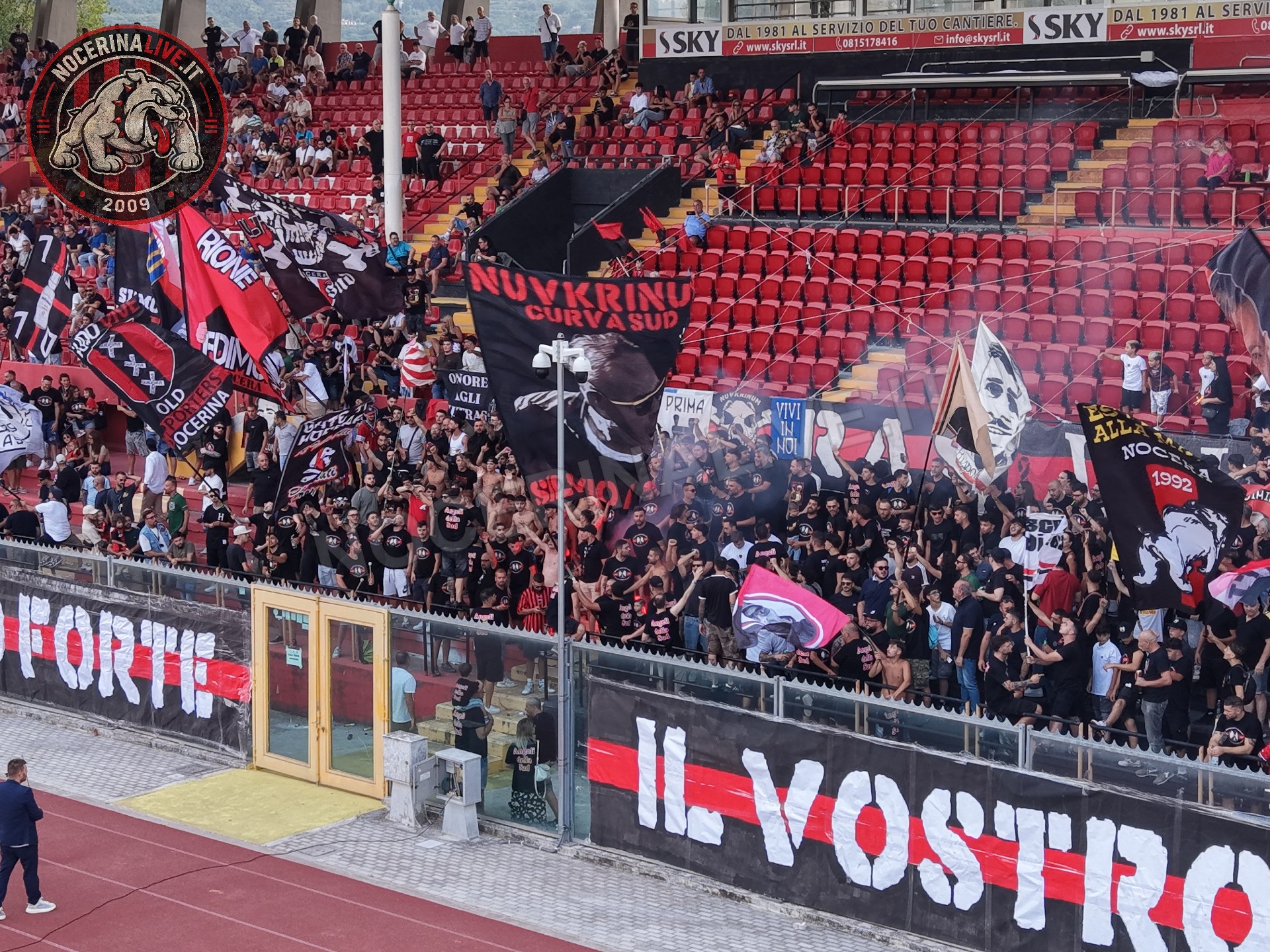Fotogallery – Angeli della Sud: il San Francesco si illumina nel ricordo degli ultras scomparsi