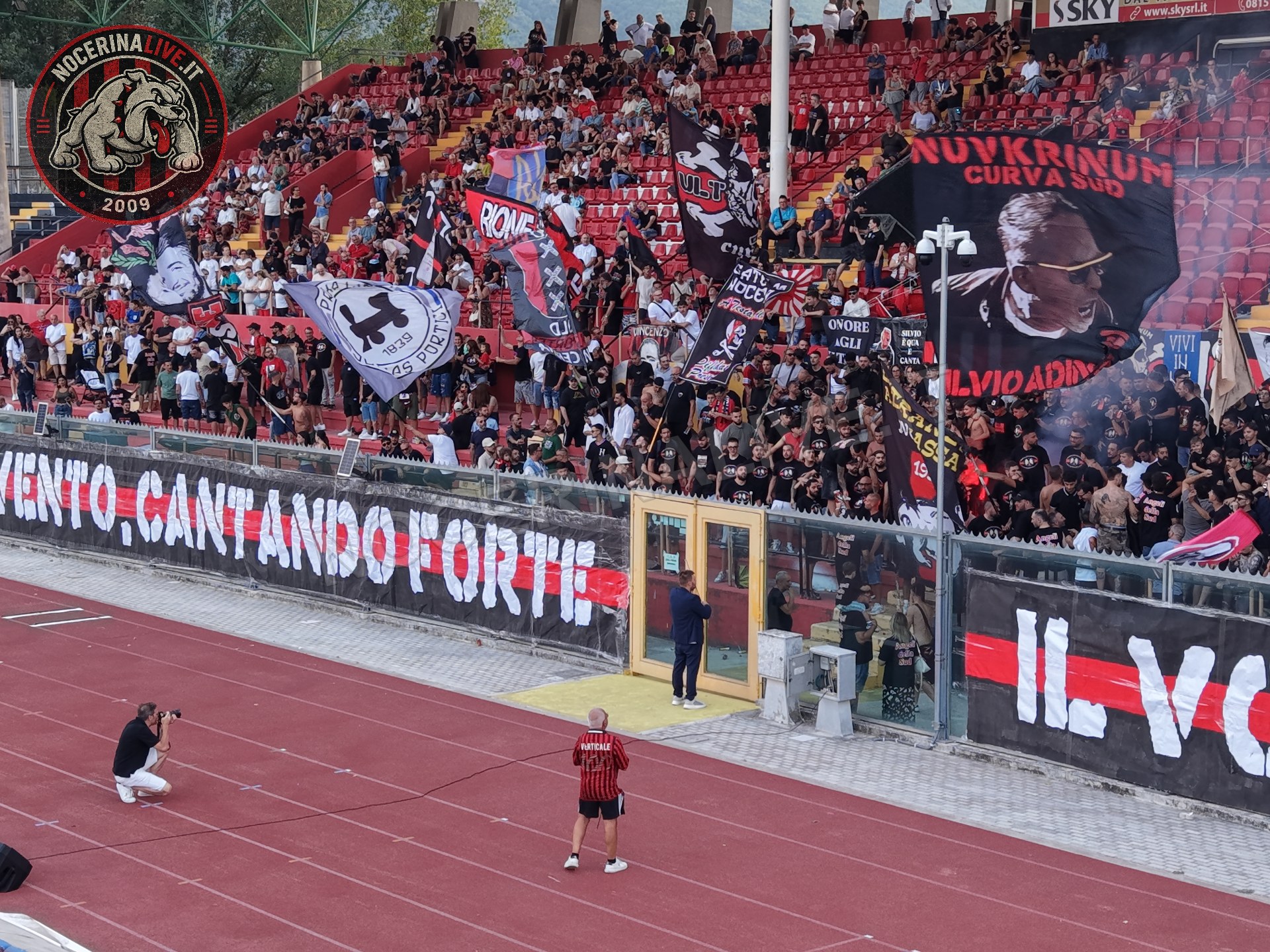 Fotogallery – Angeli della Sud: il San Francesco si illumina nel ricordo degli ultras scomparsi