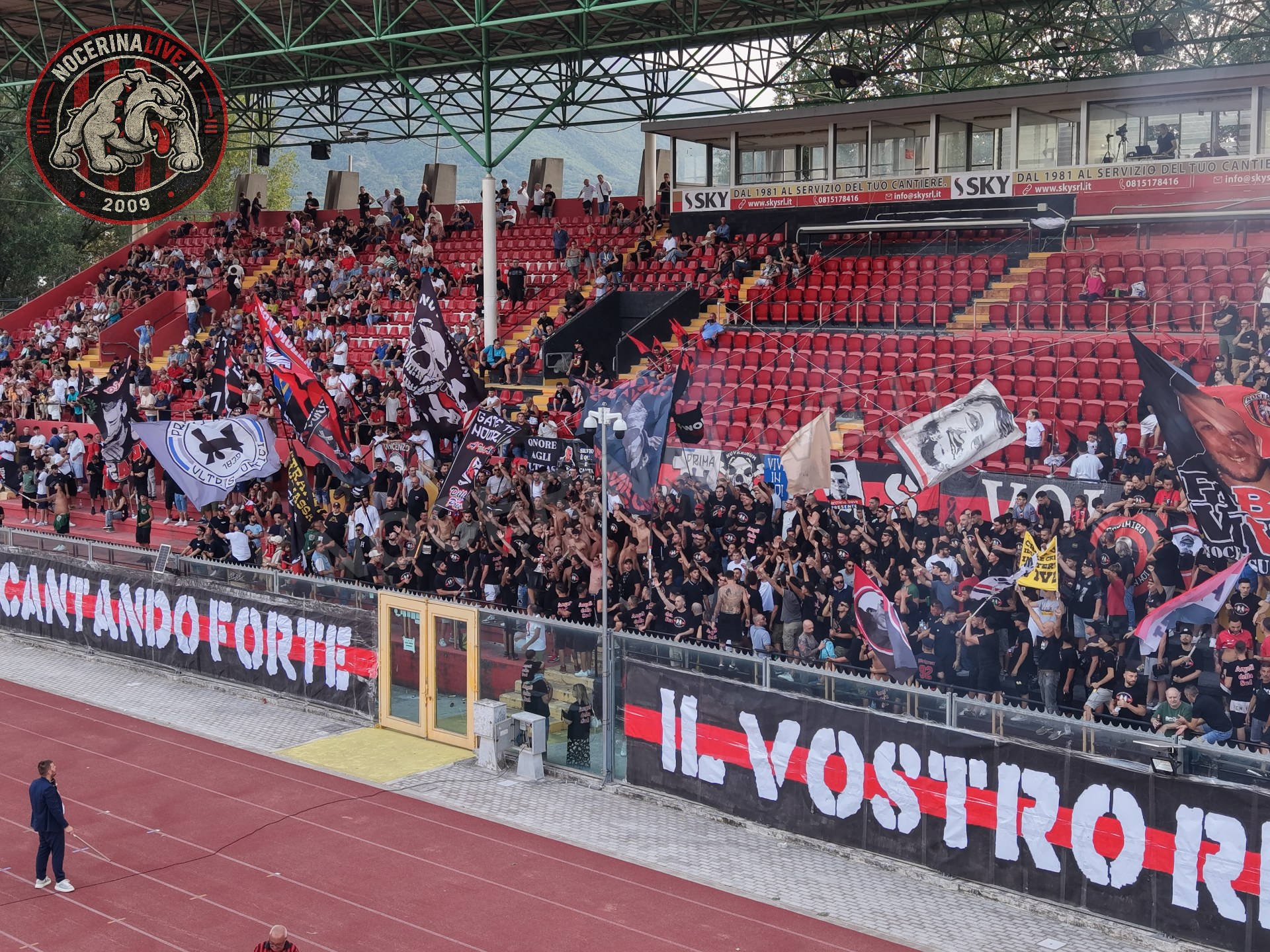 Fotogallery – Angeli della Sud: il San Francesco si illumina nel ricordo degli ultras scomparsi