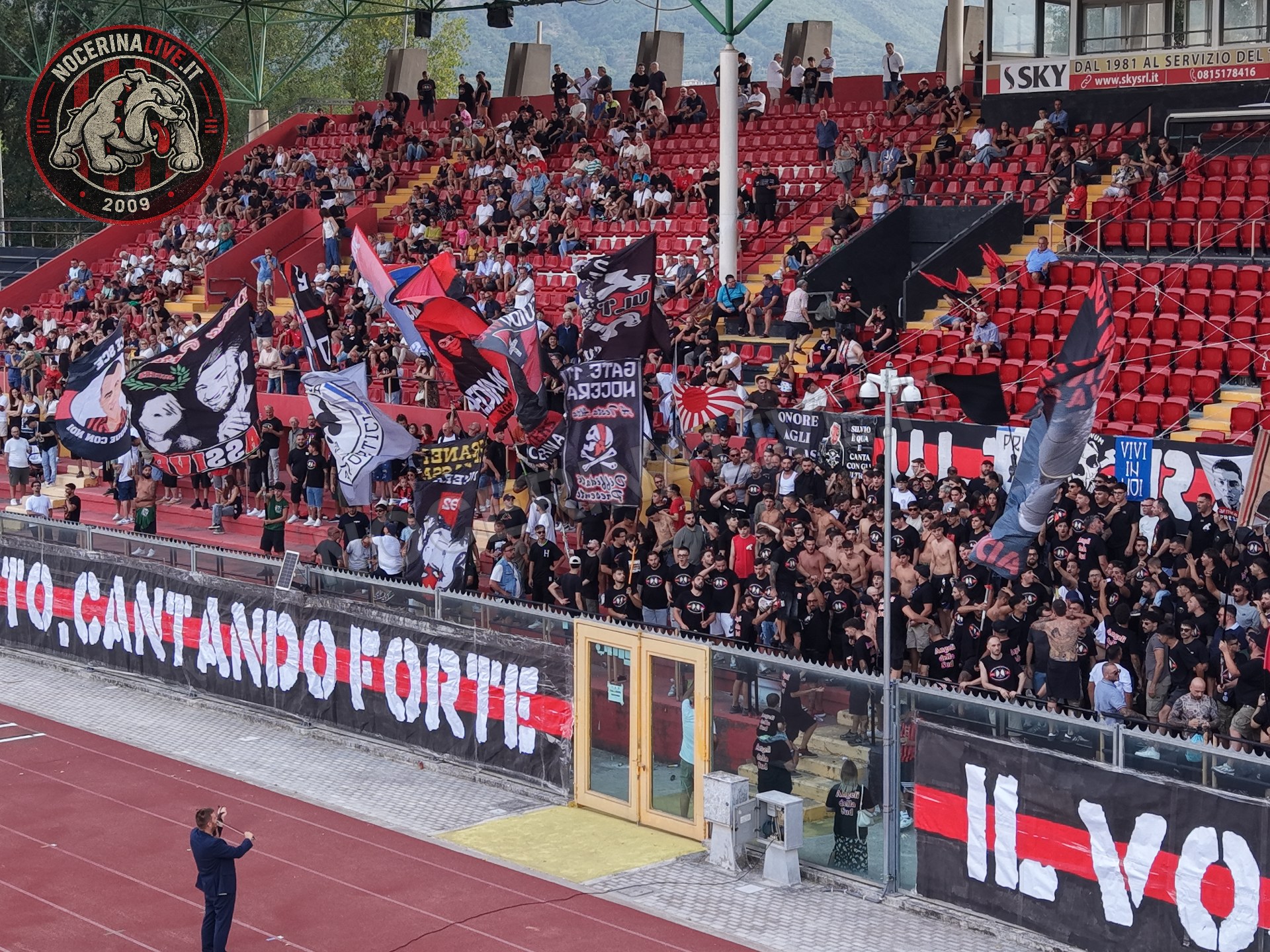 Fotogallery – Angeli della Sud: il San Francesco si illumina nel ricordo degli ultras scomparsi