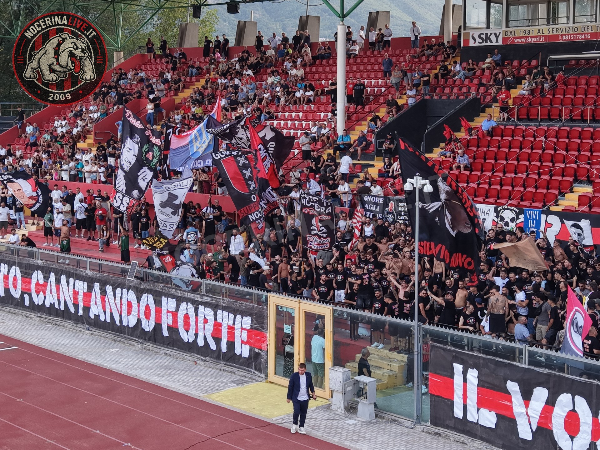 Fotogallery – Angeli della Sud: il San Francesco si illumina nel ricordo degli ultras scomparsi