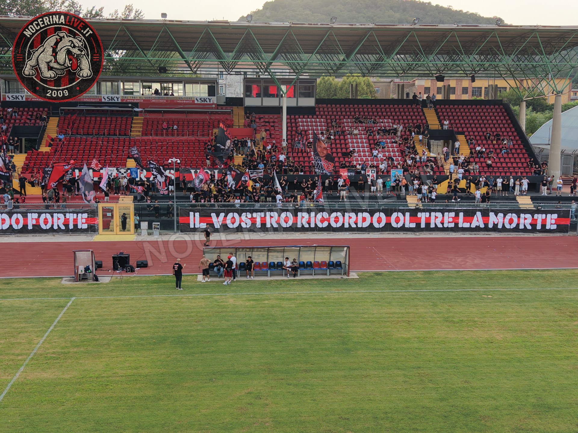 Fotogallery – Angeli della Sud: il San Francesco si illumina nel ricordo degli ultras scomparsi