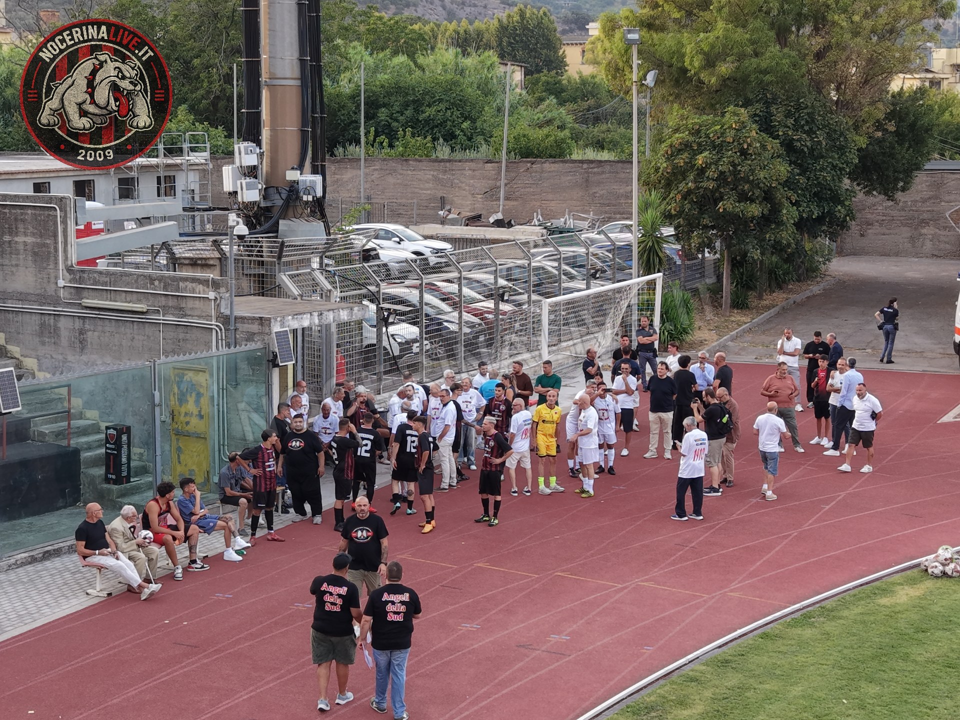 Fotogallery – Angeli della Sud: il San Francesco si illumina nel ricordo degli ultras scomparsi