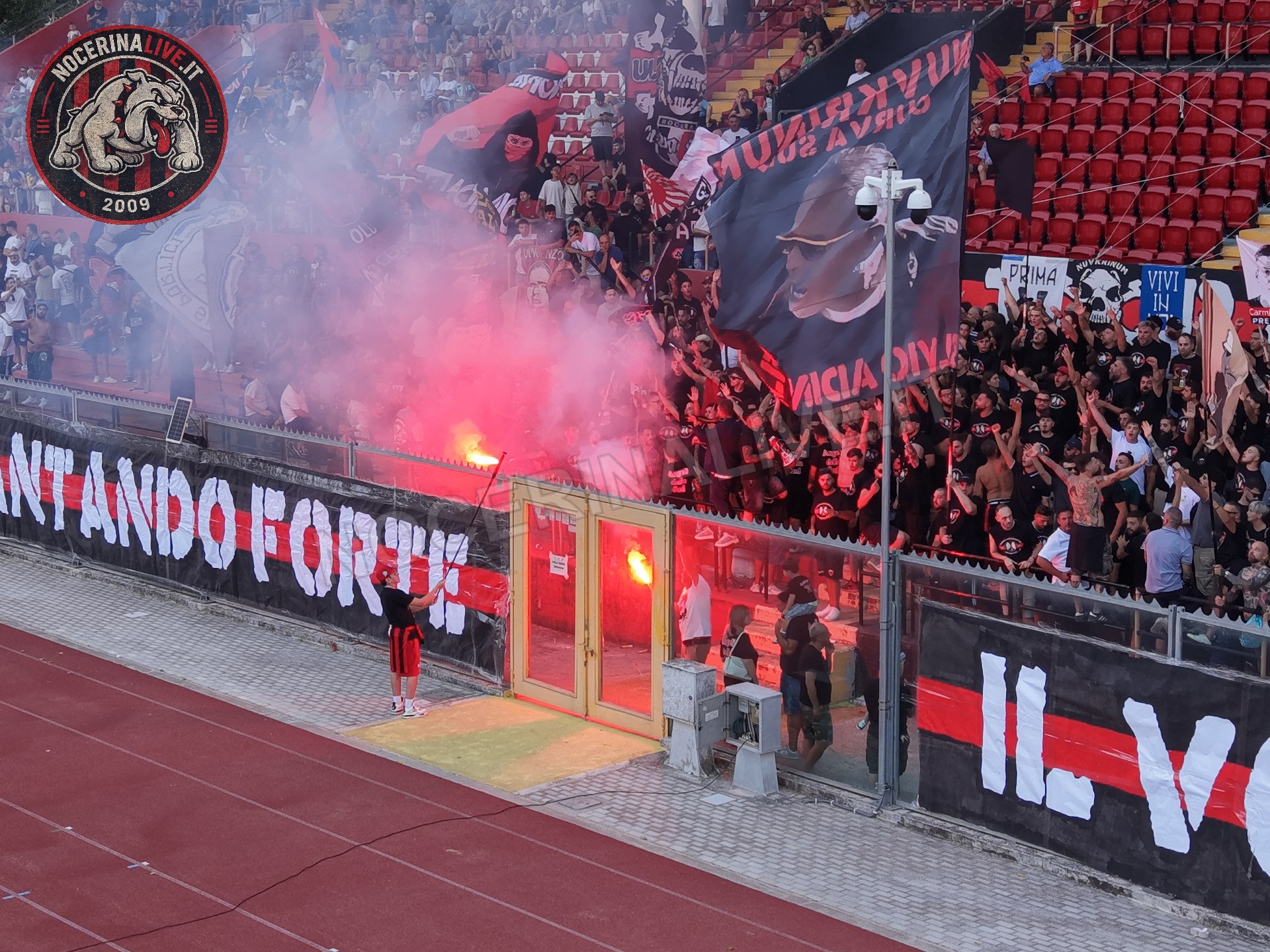 Fotogallery – Angeli della Sud: il San Francesco si illumina nel ricordo degli ultras scomparsi