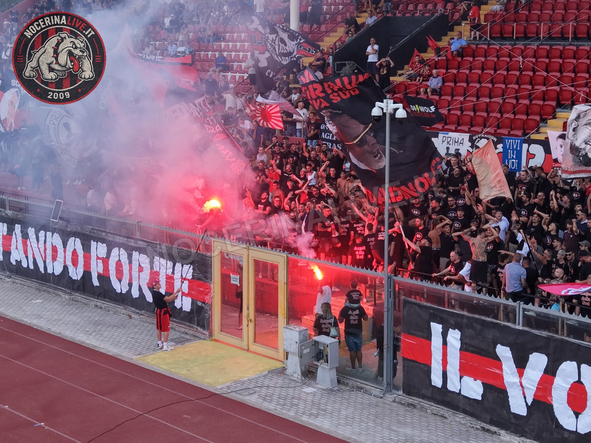Fotogallery – Angeli della Sud: il San Francesco si illumina nel ricordo degli ultras scomparsi