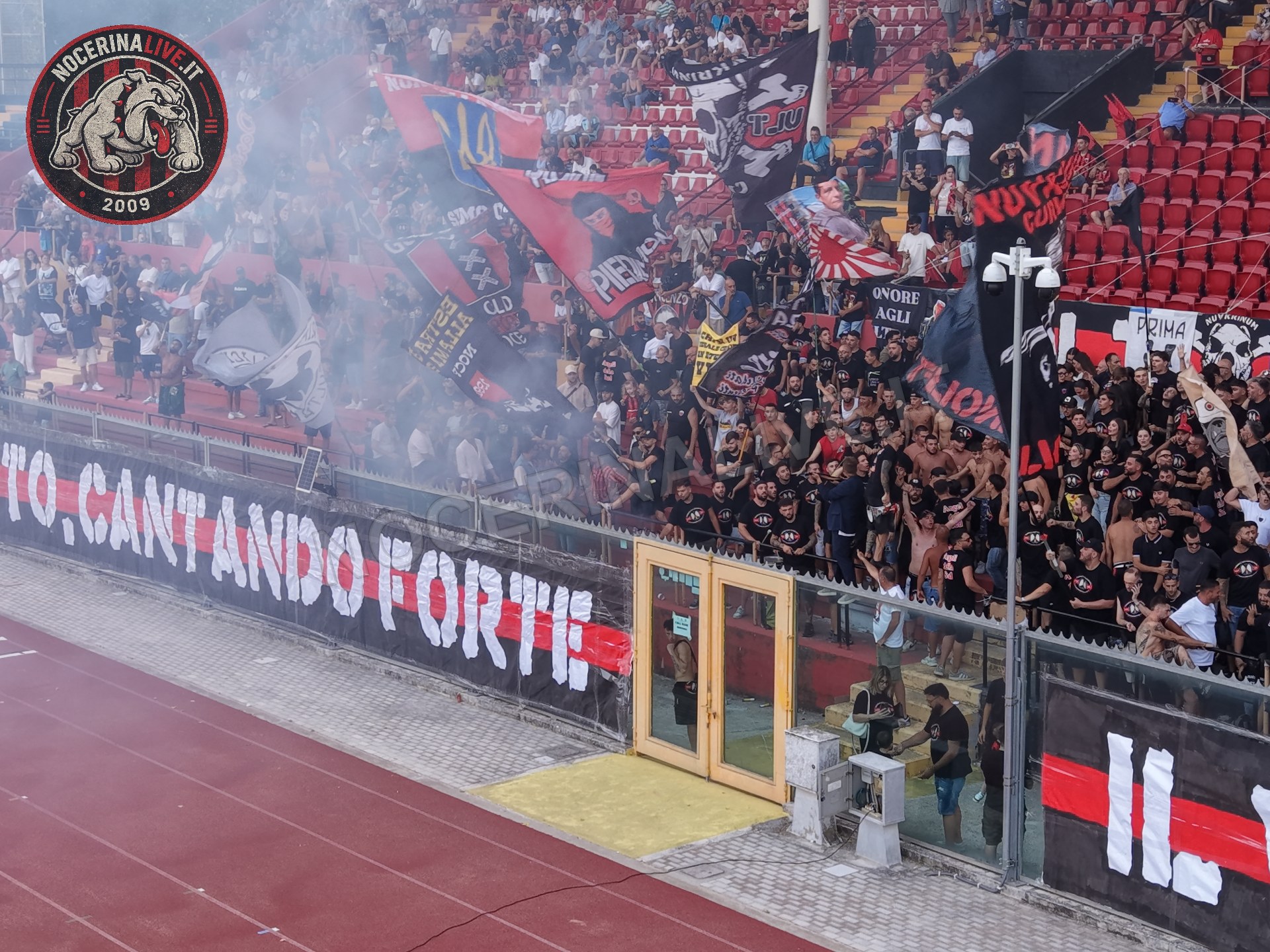 Fotogallery – Angeli della Sud: il San Francesco si illumina nel ricordo degli ultras scomparsi