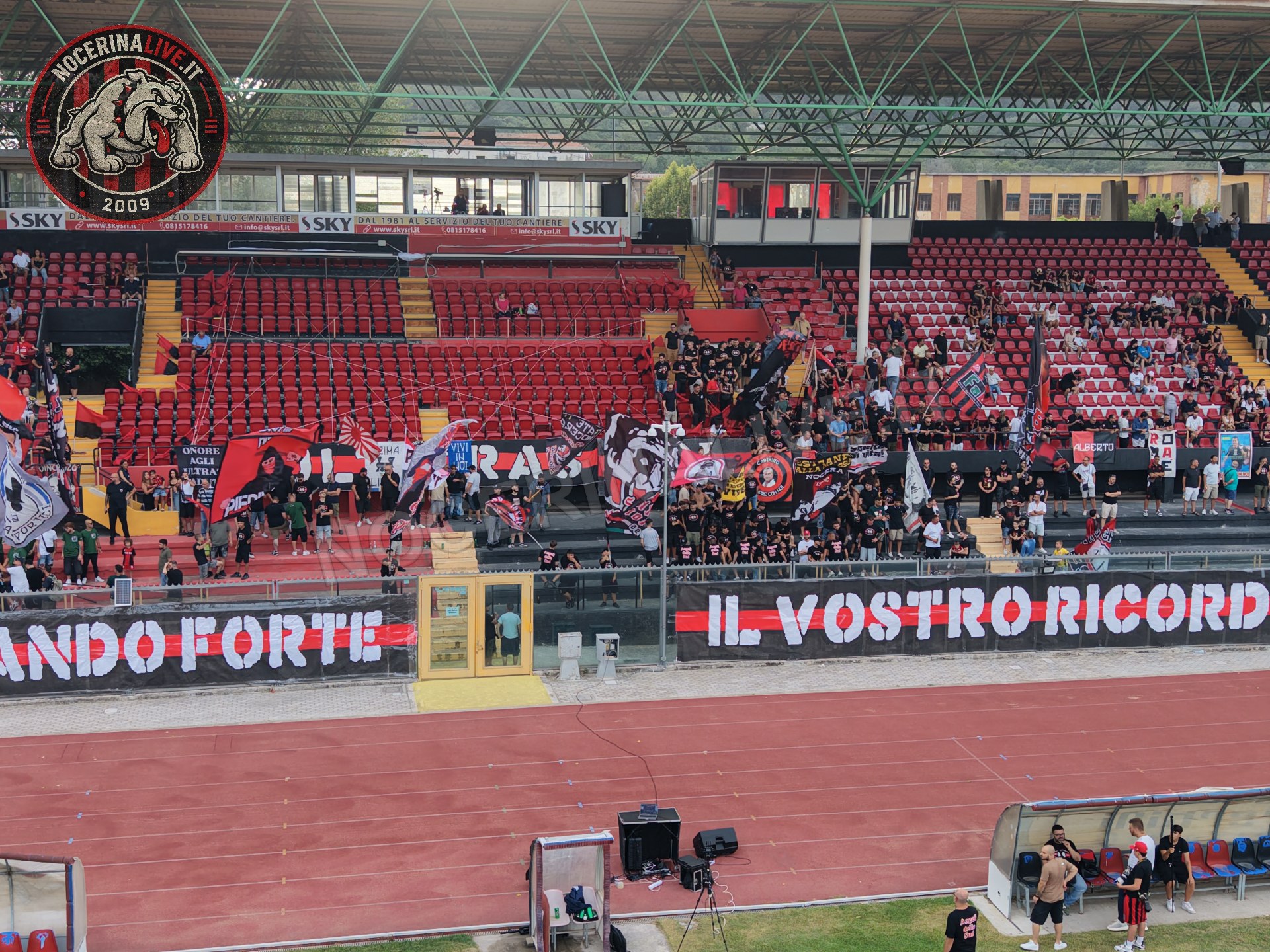 Fotogallery – Angeli della Sud: il San Francesco si illumina nel ricordo degli ultras scomparsi