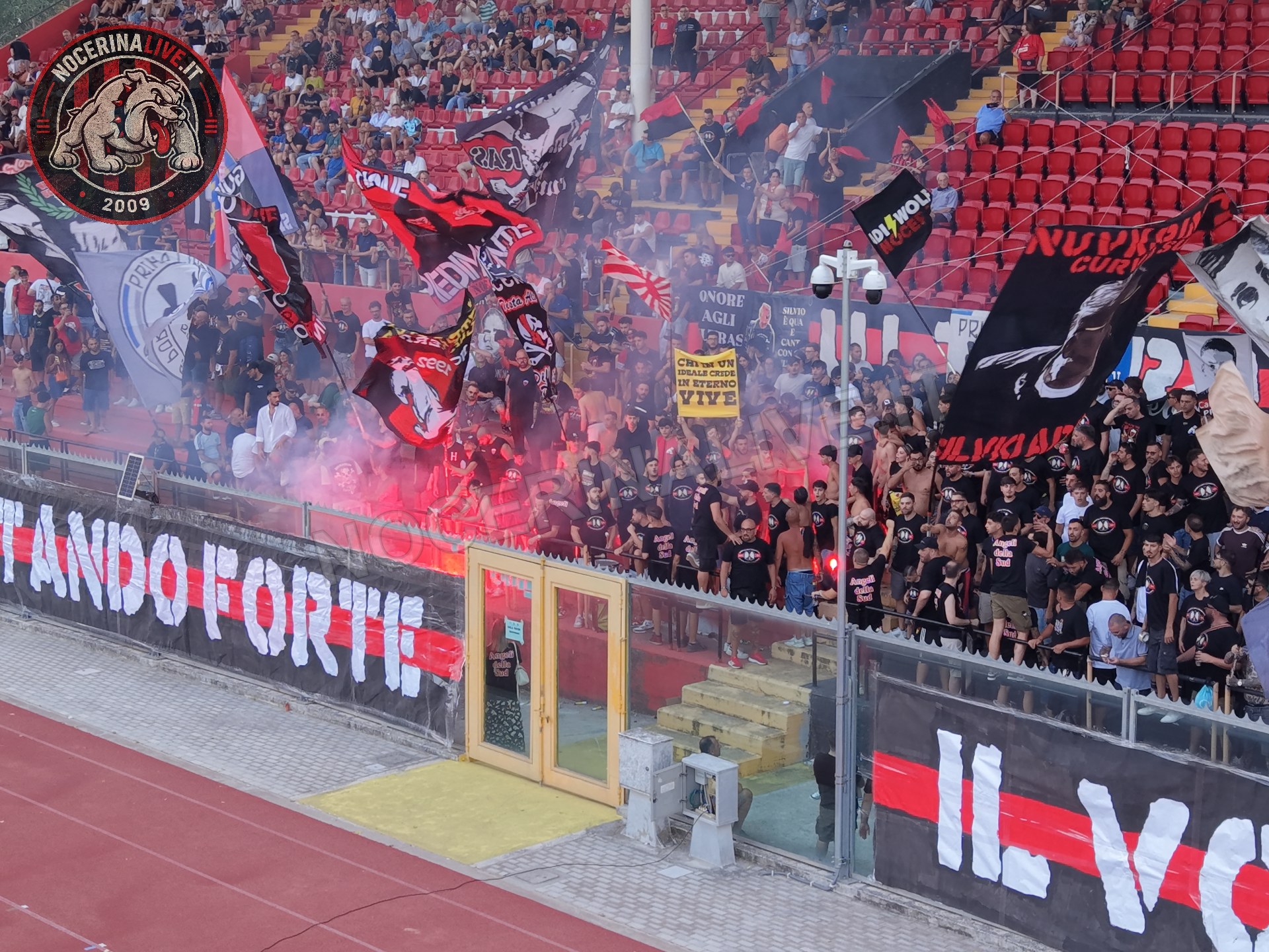 Fotogallery – Angeli della Sud: il San Francesco si illumina nel ricordo degli ultras scomparsi