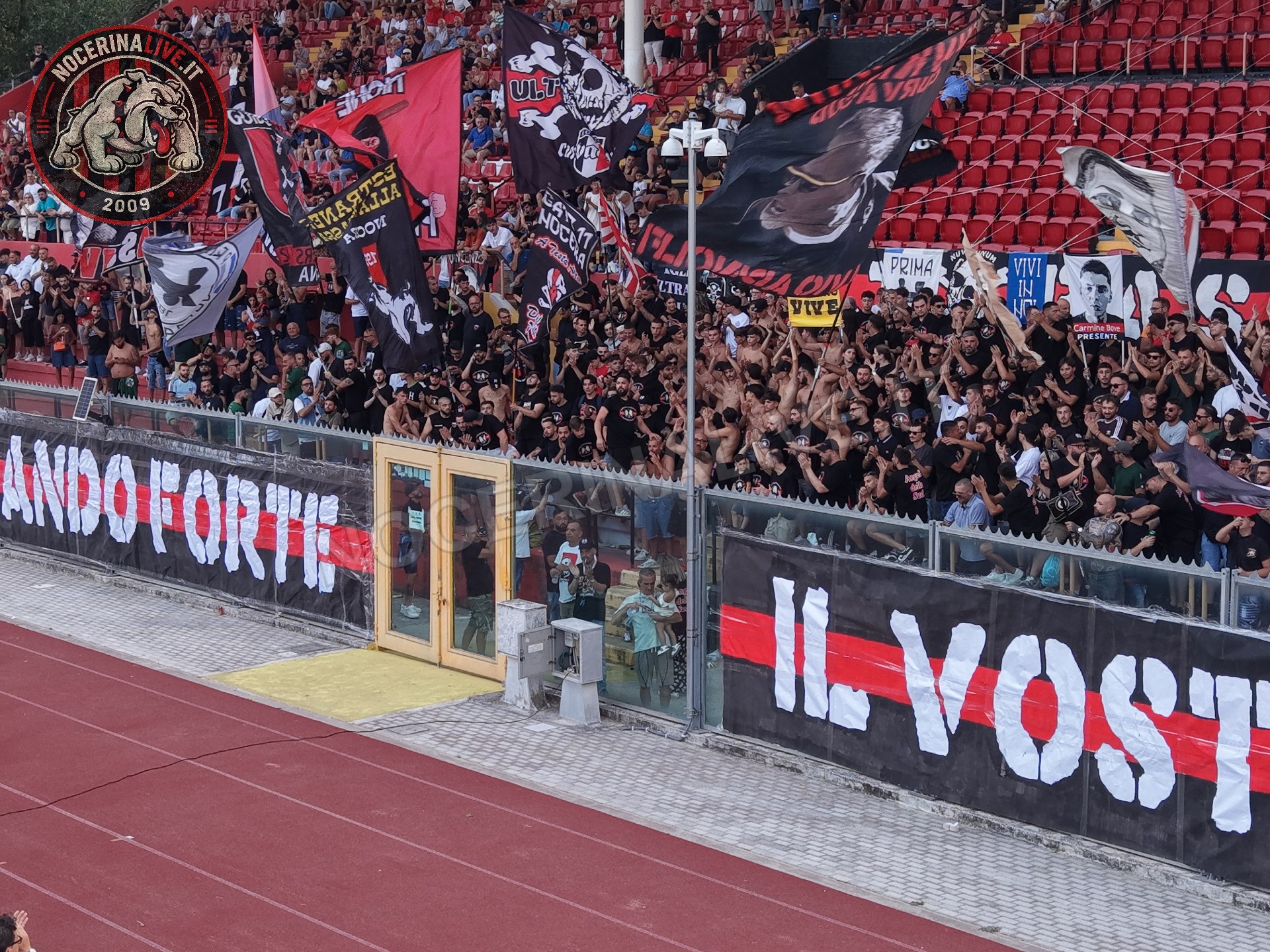 Fotogallery – Angeli della Sud: il San Francesco si illumina nel ricordo degli ultras scomparsi
