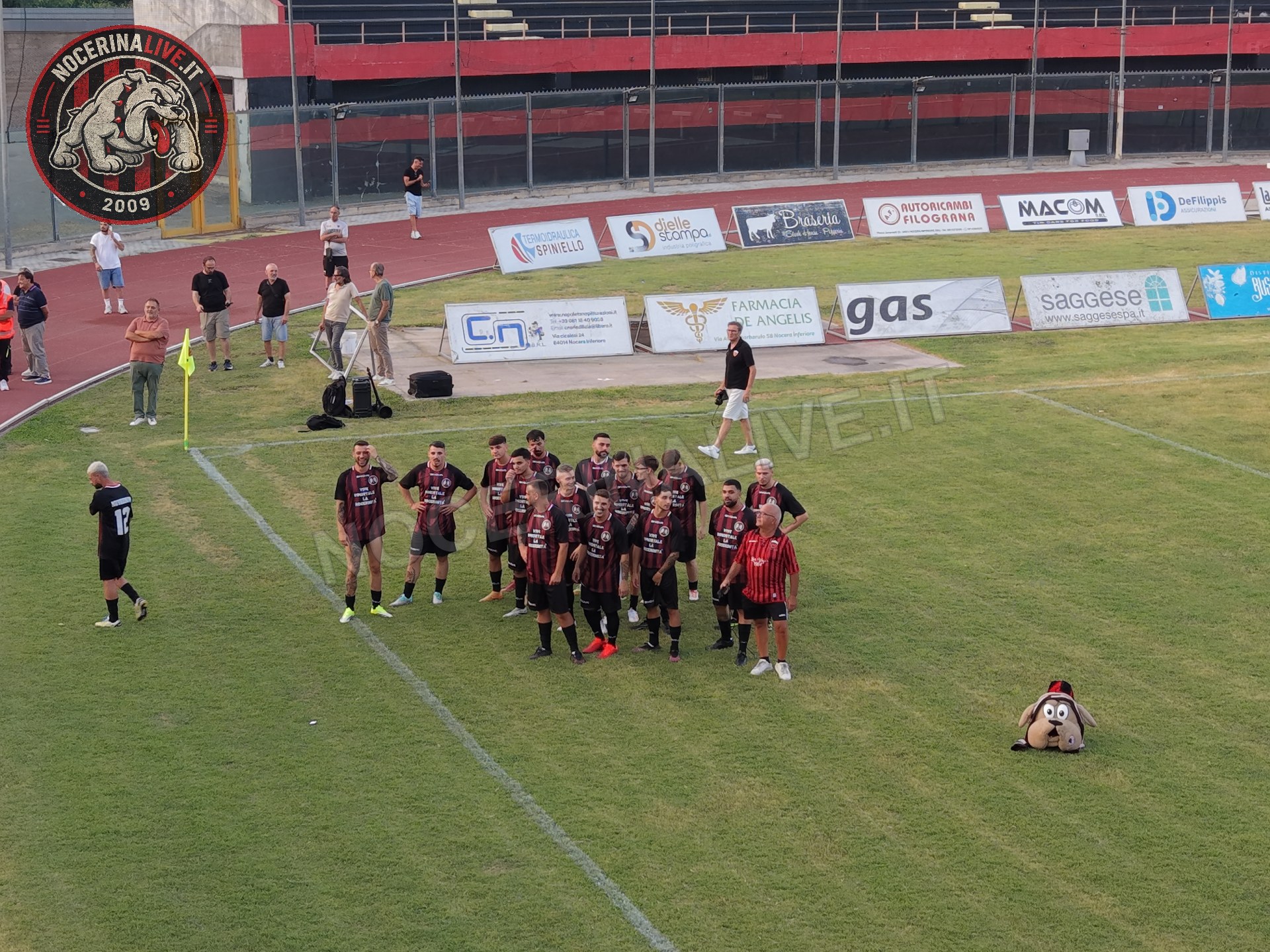 Fotogallery – Angeli della Sud: il San Francesco si illumina nel ricordo degli ultras scomparsi