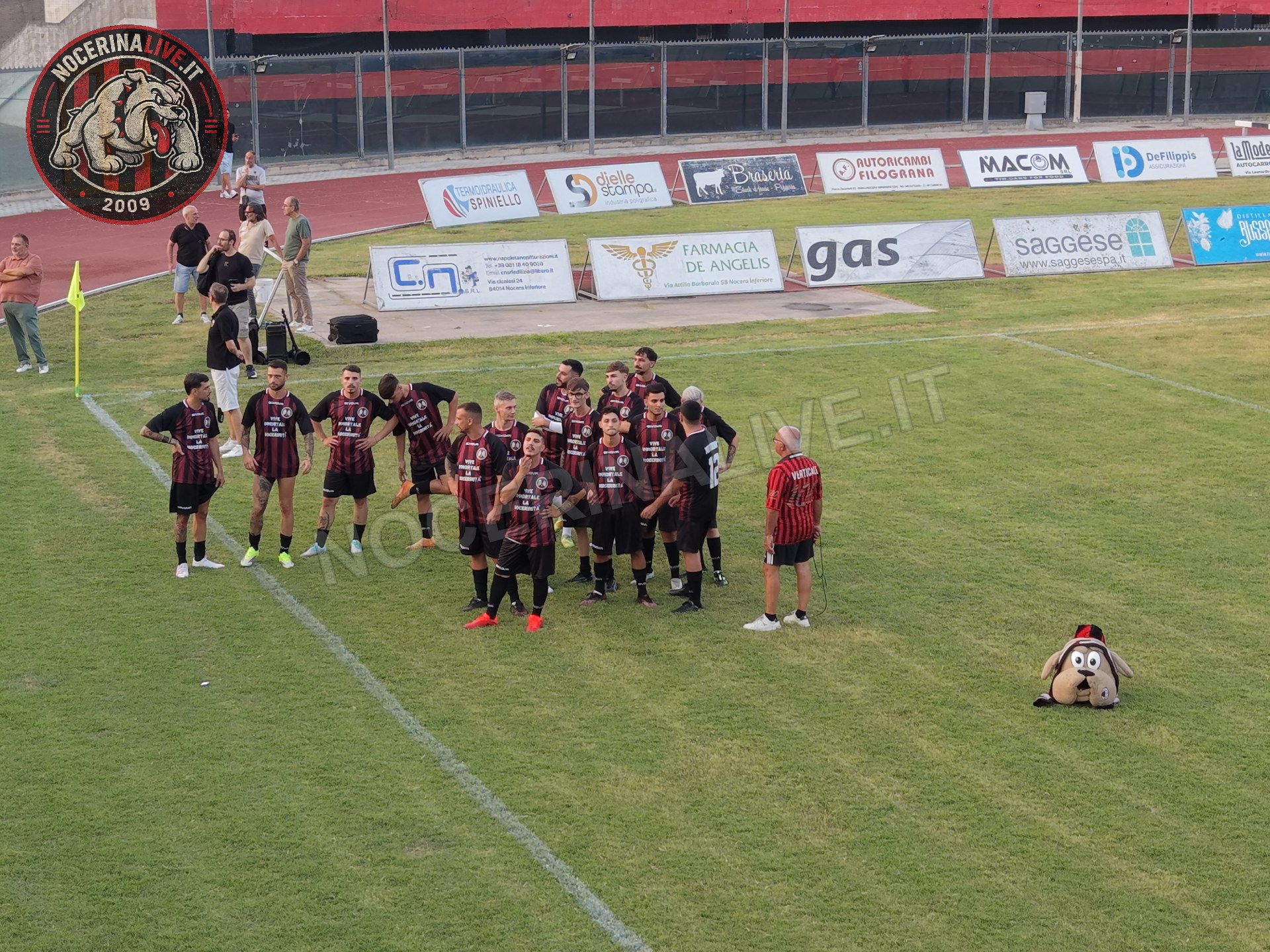 Fotogallery – Angeli della Sud: il San Francesco si illumina nel ricordo degli ultras scomparsi