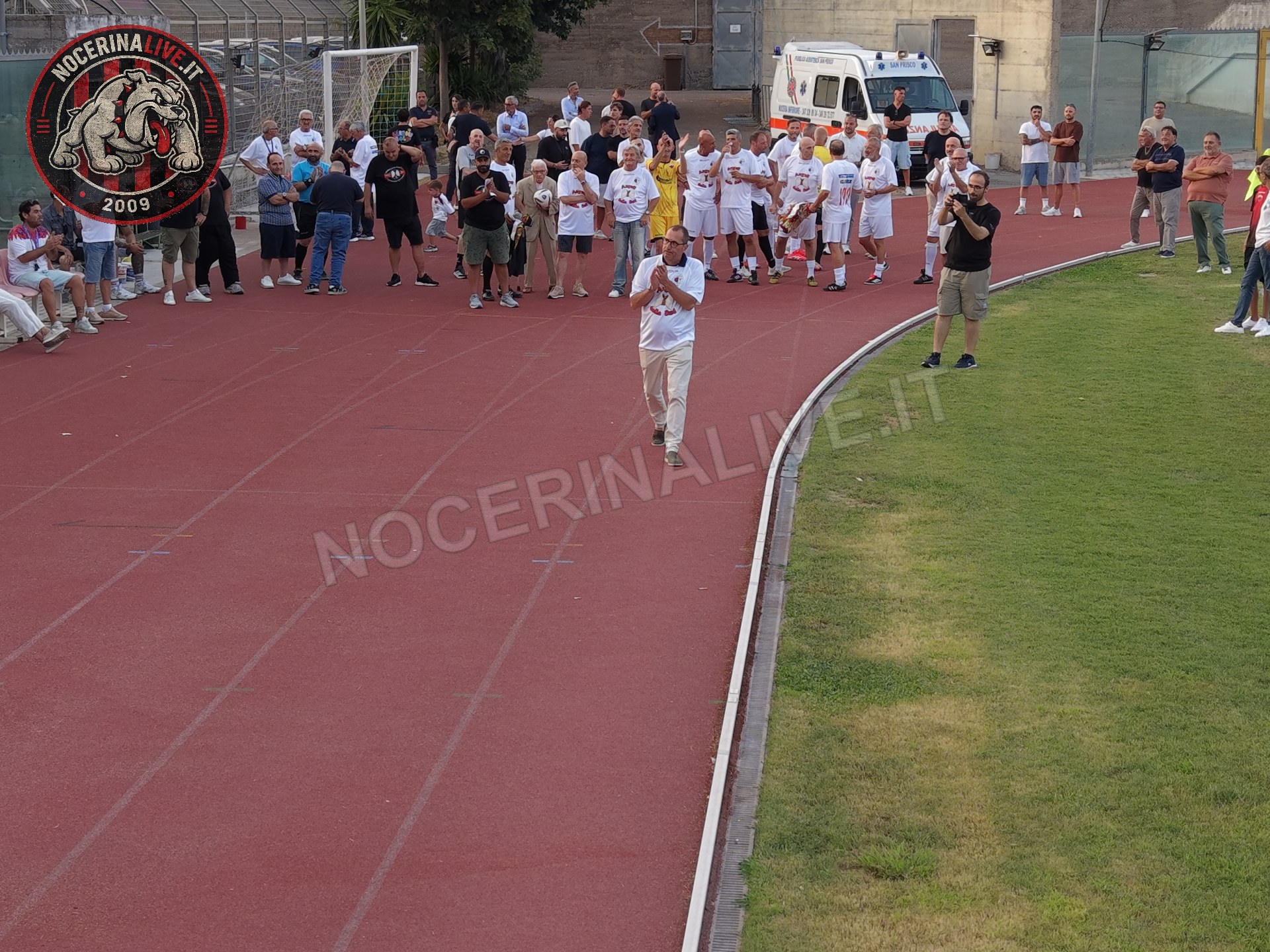 Fotogallery – Angeli della Sud: il San Francesco si illumina nel ricordo degli ultras scomparsi