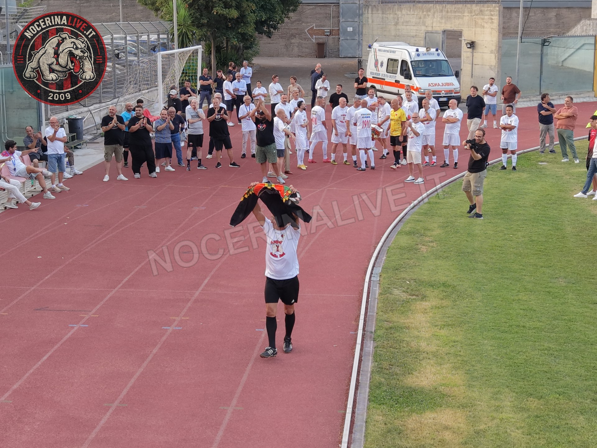 Fotogallery – Angeli della Sud: il San Francesco si illumina nel ricordo degli ultras scomparsi