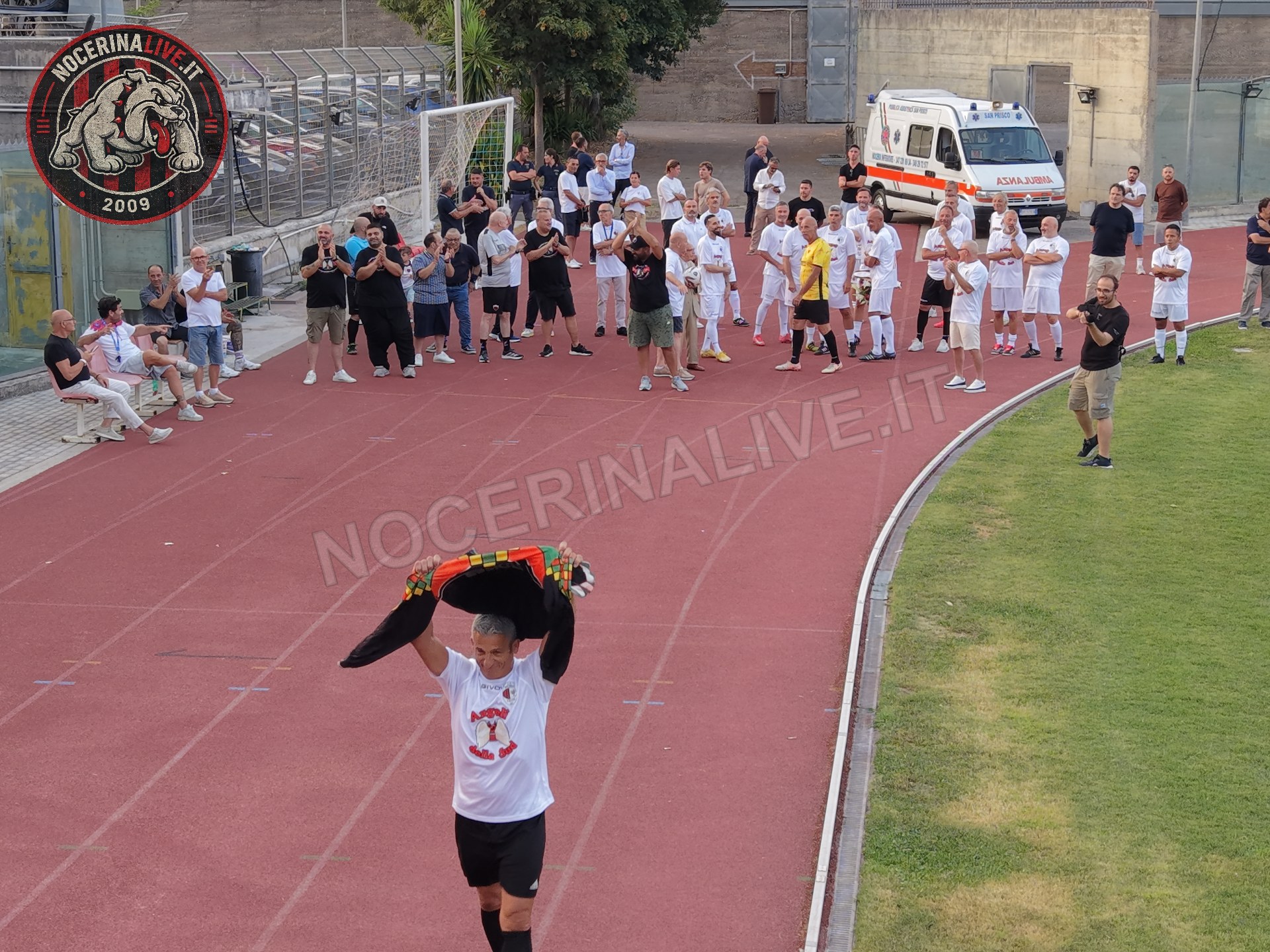 Fotogallery – Angeli della Sud: il San Francesco si illumina nel ricordo degli ultras scomparsi