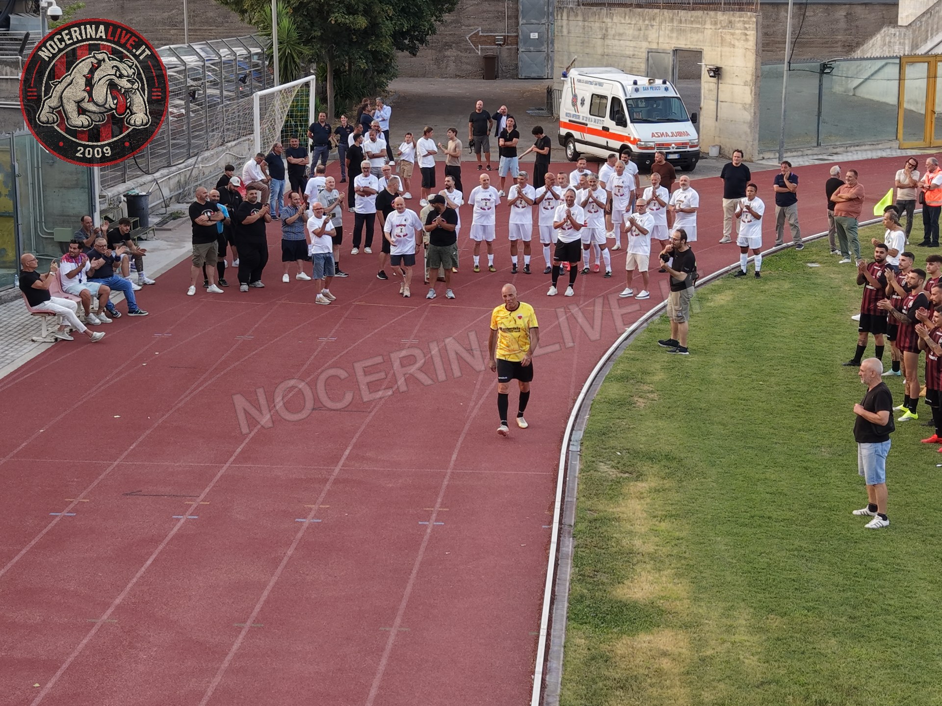 Fotogallery – Angeli della Sud: il San Francesco si illumina nel ricordo degli ultras scomparsi