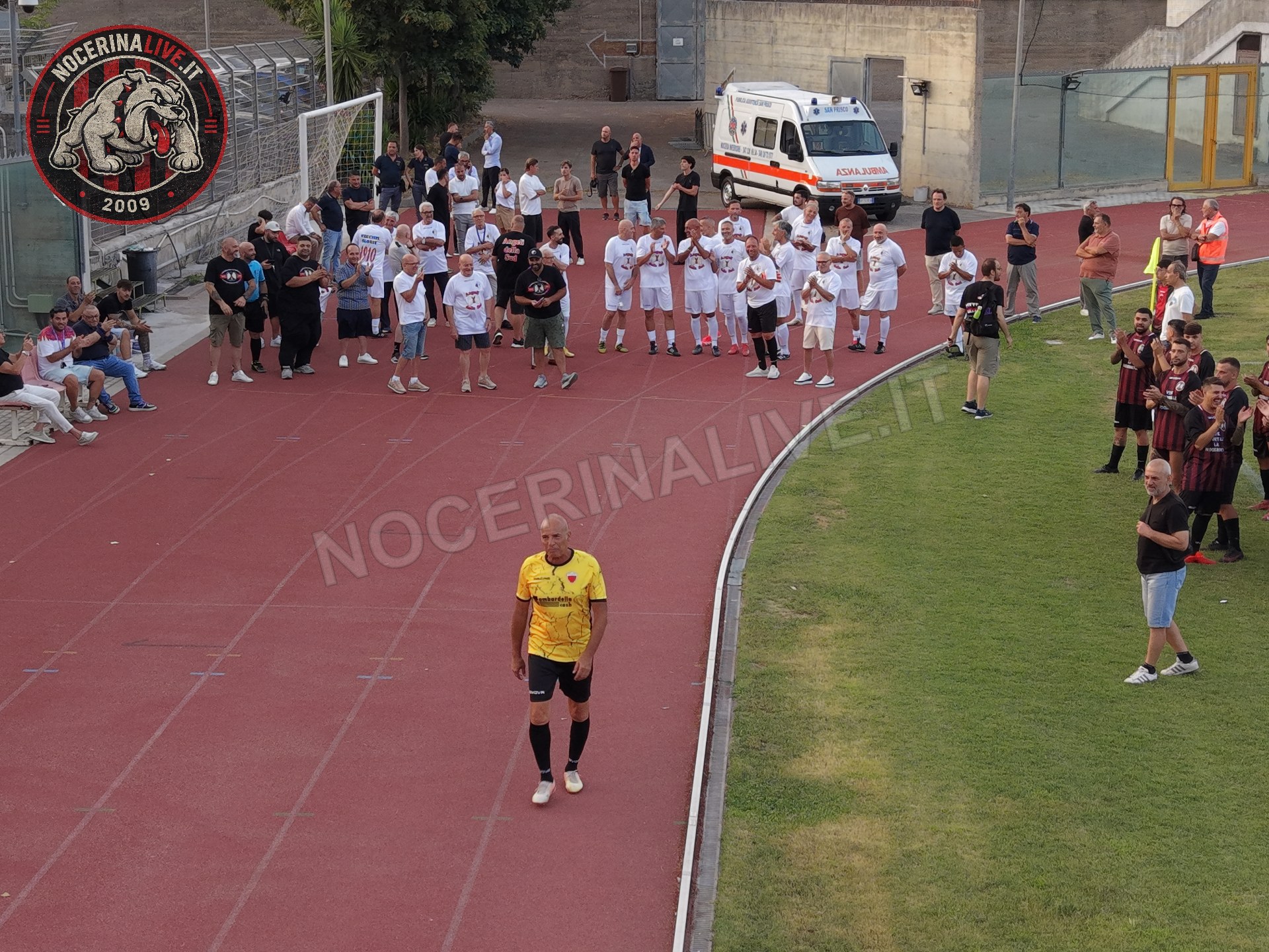 Fotogallery – Angeli della Sud: il San Francesco si illumina nel ricordo degli ultras scomparsi