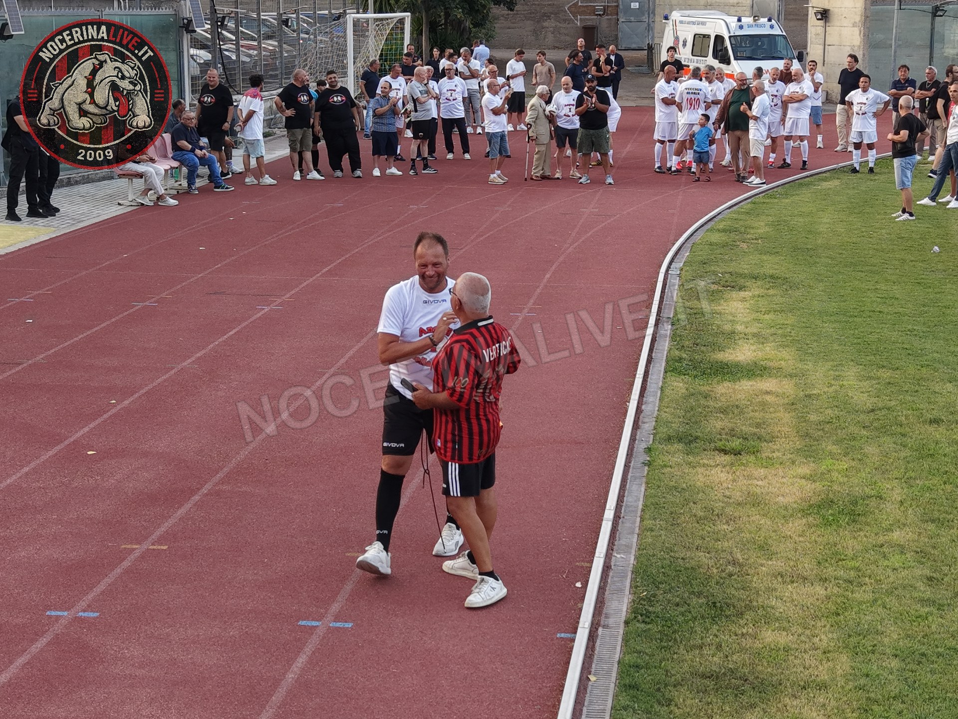 Fotogallery – Angeli della Sud: il San Francesco si illumina nel ricordo degli ultras scomparsi