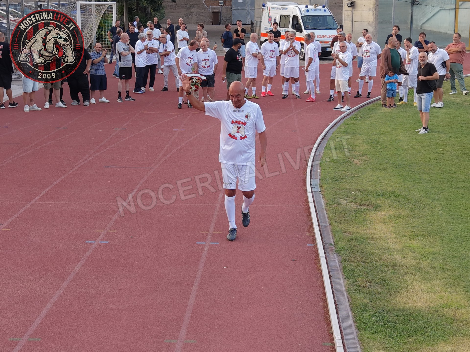 Fotogallery – Angeli della Sud: il San Francesco si illumina nel ricordo degli ultras scomparsi