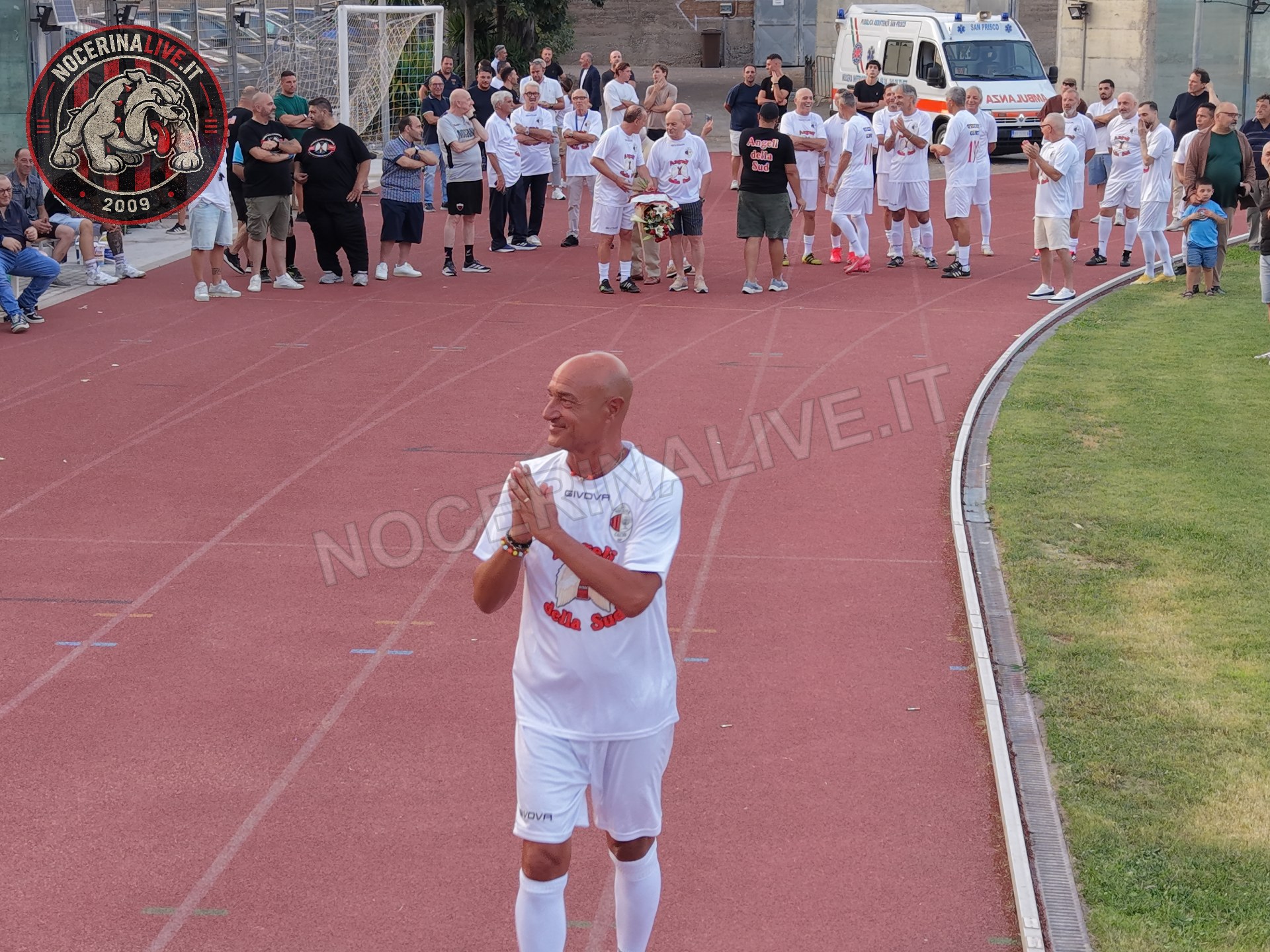 Fotogallery – Angeli della Sud: il San Francesco si illumina nel ricordo degli ultras scomparsi