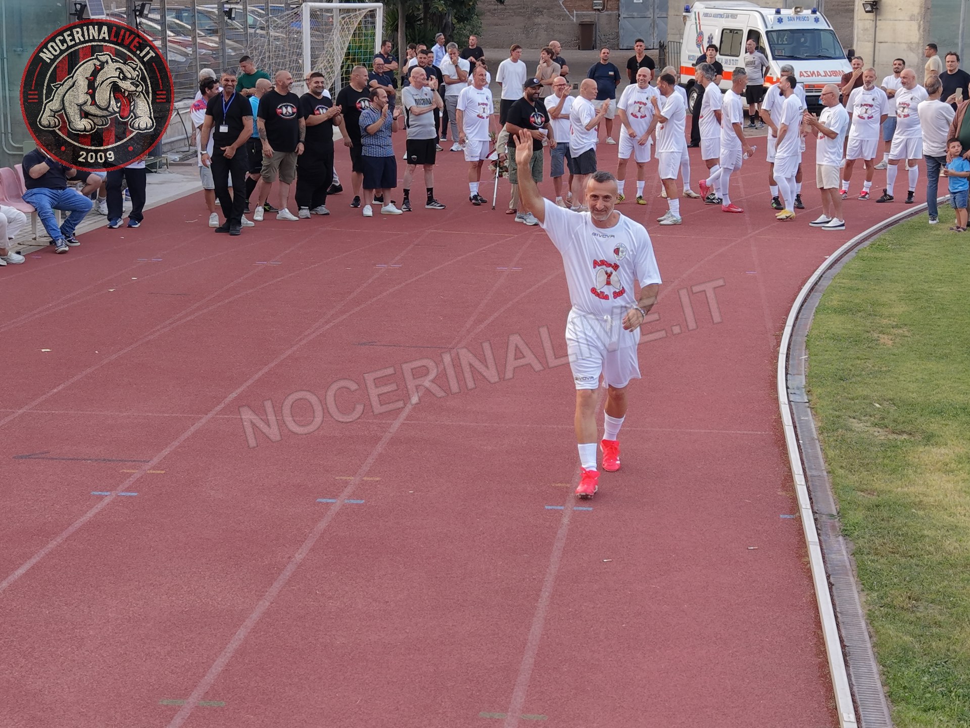 Fotogallery – Angeli della Sud: il San Francesco si illumina nel ricordo degli ultras scomparsi