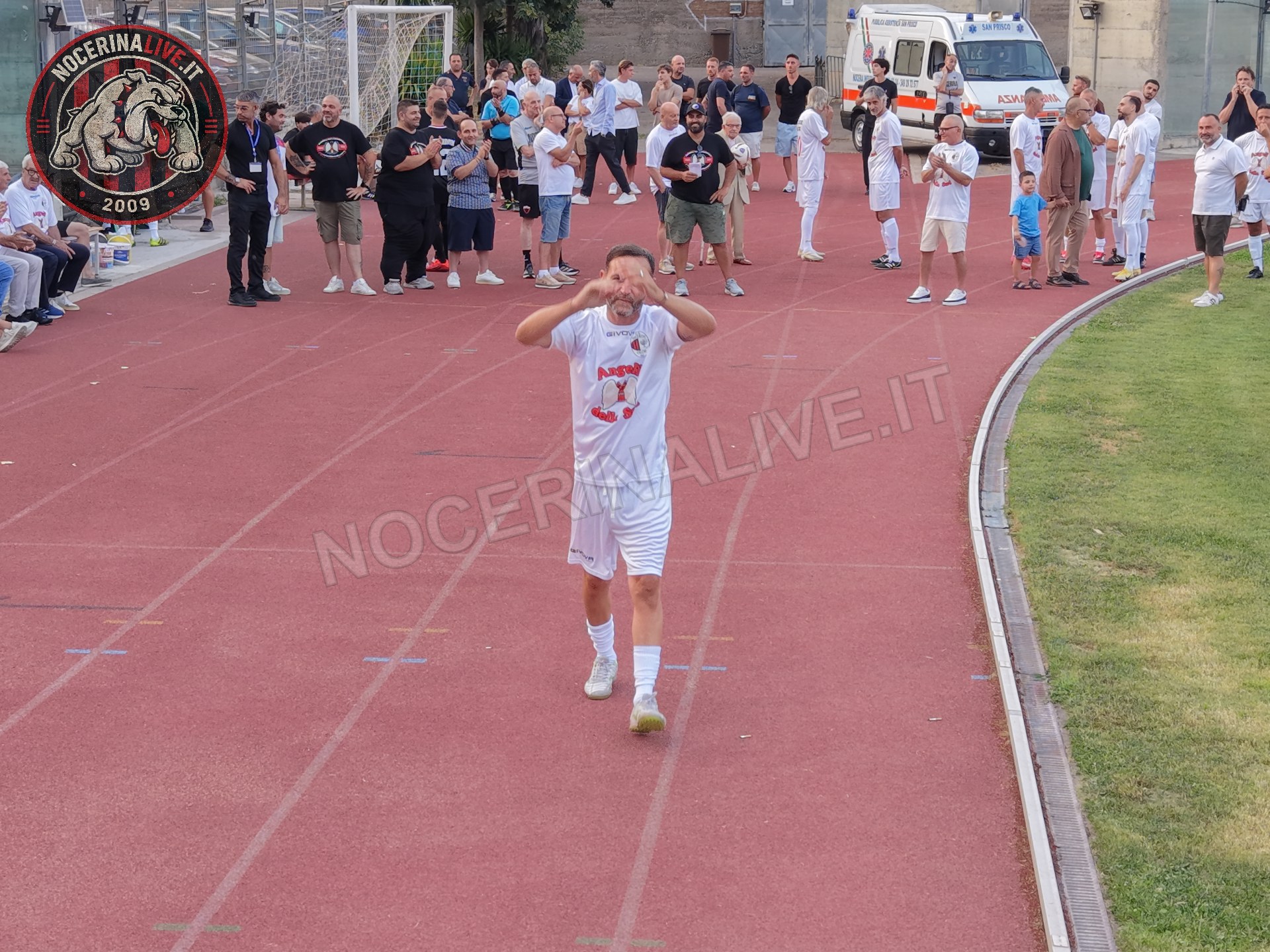 Fotogallery – Angeli della Sud: il San Francesco si illumina nel ricordo degli ultras scomparsi