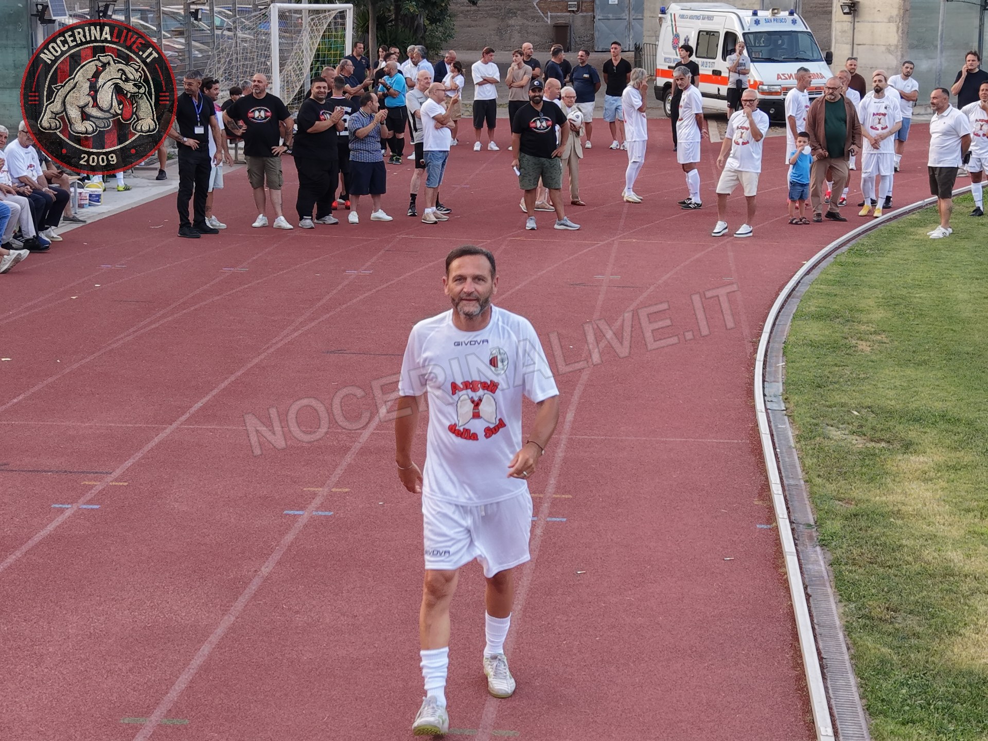 Fotogallery – Angeli della Sud: il San Francesco si illumina nel ricordo degli ultras scomparsi