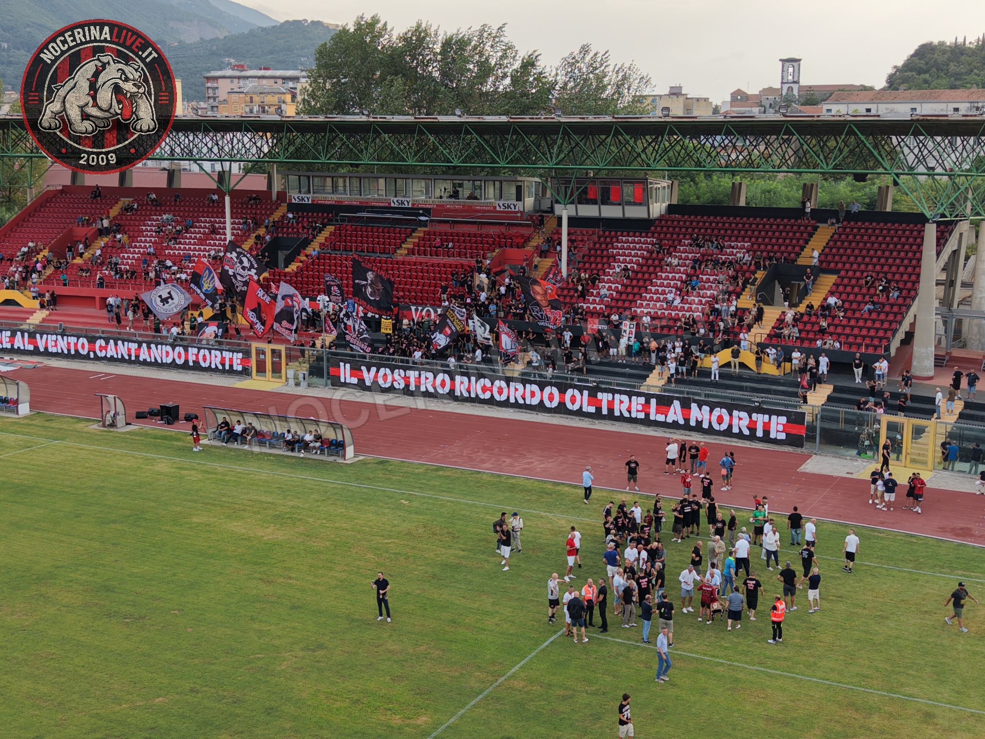 Fotogallery – Angeli della Sud: il San Francesco si illumina nel ricordo degli ultras scomparsi